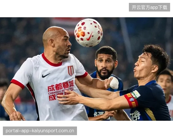 成都蓉城中段推进持续压迫防守——一场控守的战术博弈