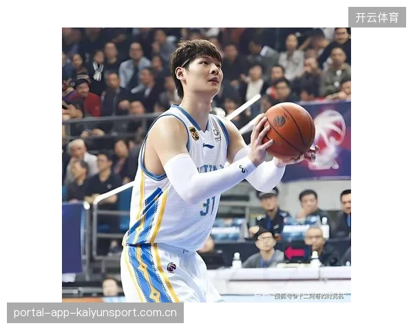 从“三分球王”到“三分球王”的转变：王哲林、拉塞尔·西蒙与NBA的历史与未来